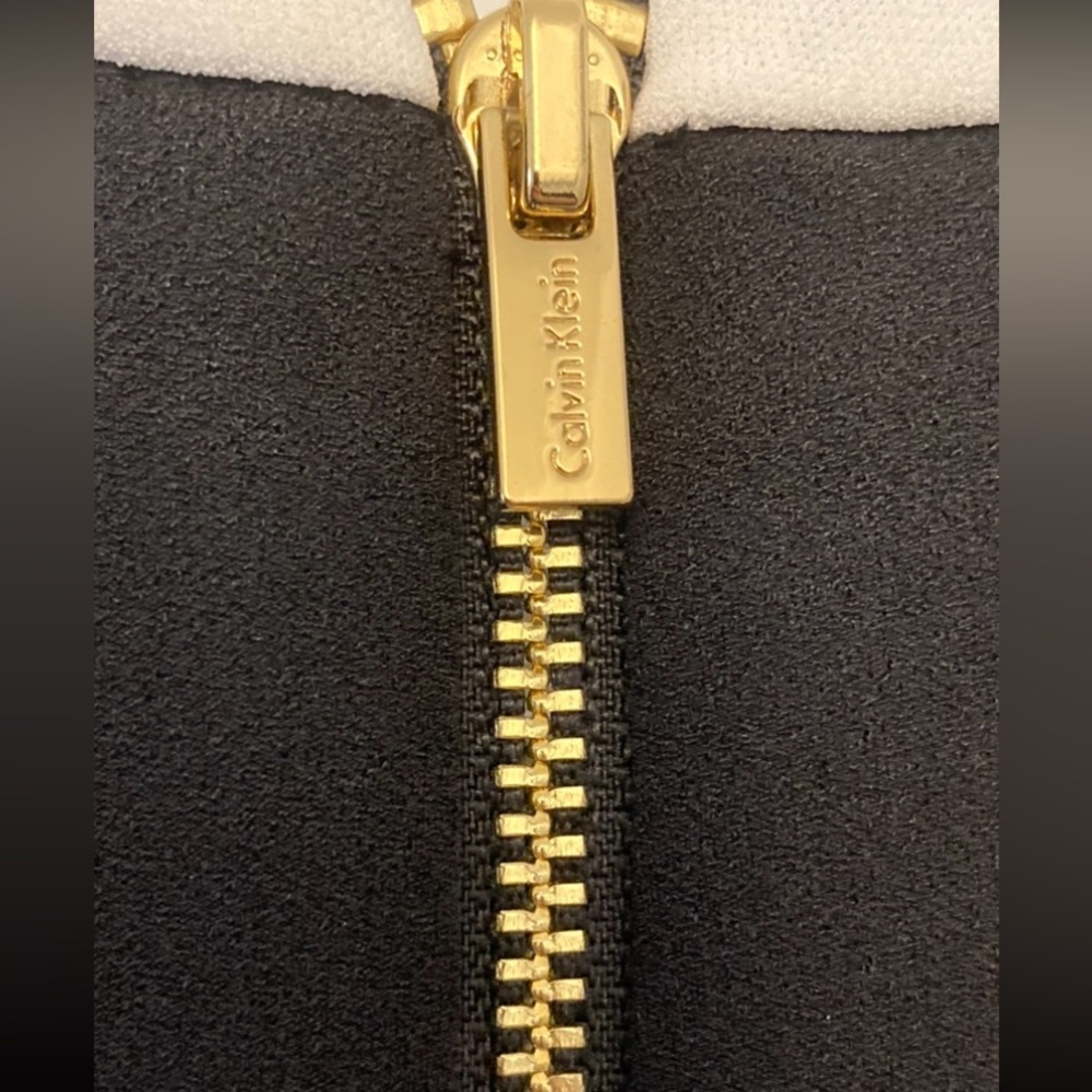 CLASSIC Calvin Klein black dress with white accents, flare sleeves, gold zipper - Picture 4 of 6